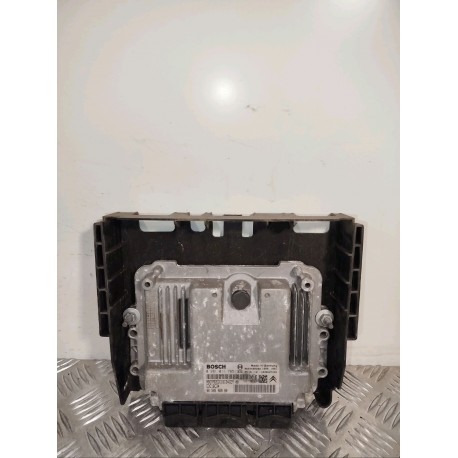 CALCULATEUR MOTEUR PEUGEOT