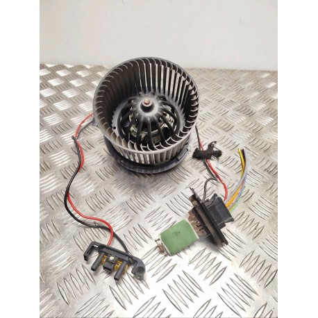 MOTEUR VENTILATEUR CHAUFFAGE RENAULT CLIO 3 PHASE 2 1.5 DCI