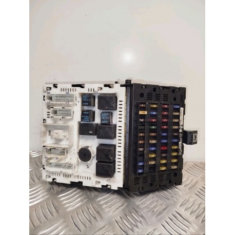 BOITIER FUSIBLE RENAULT  SIEMENS